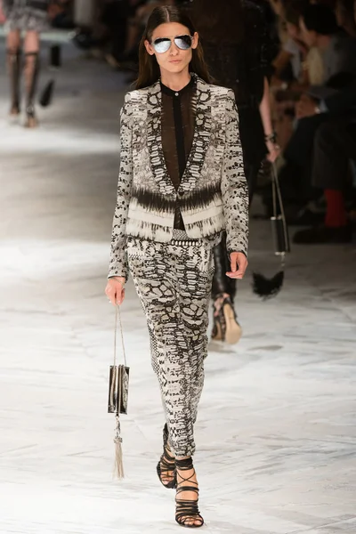 Look 32